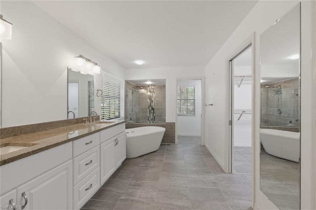 5356 Sycamore DR, NAPLES FL 34119-14