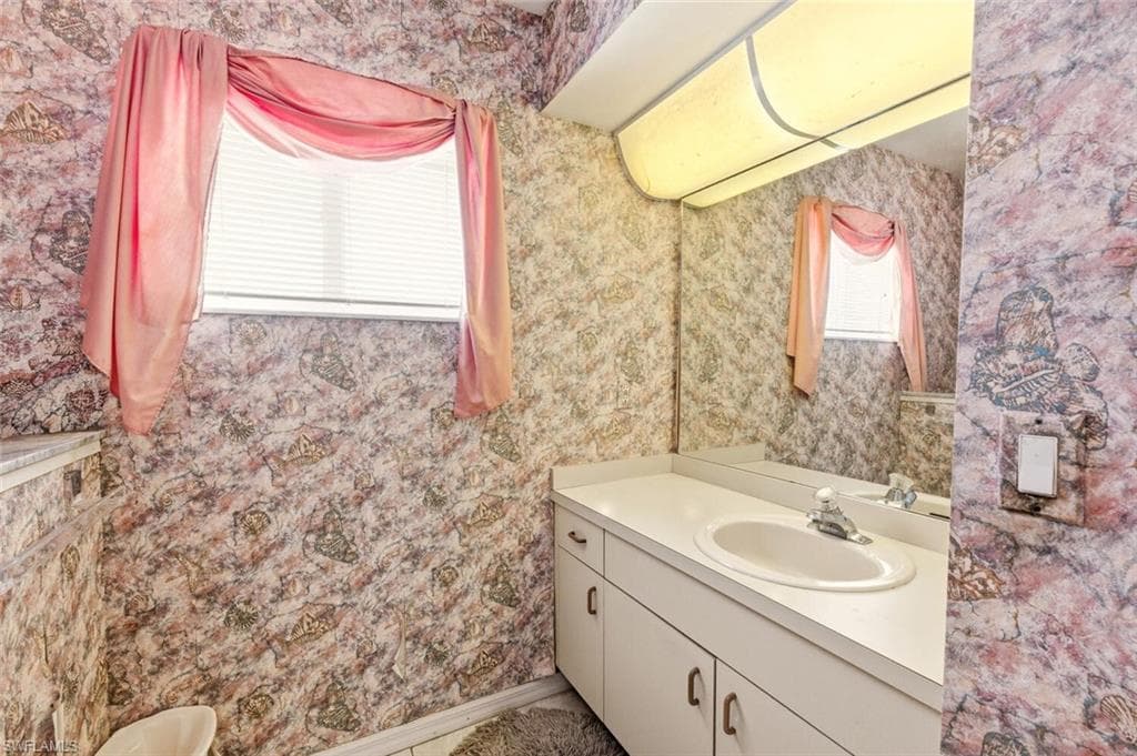 15048 Cloverdale DR, FORT MYERS FL 33919-22