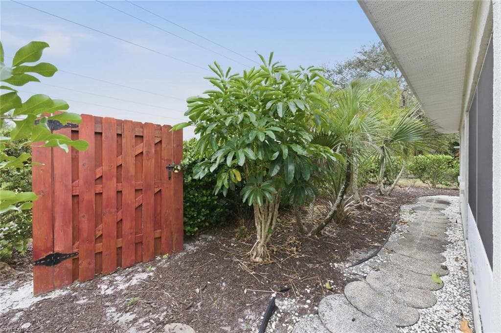 15048 Cloverdale DR, FORT MYERS FL 33919-26