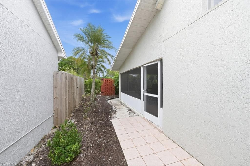 15048 Cloverdale DR, FORT MYERS FL 33919-27