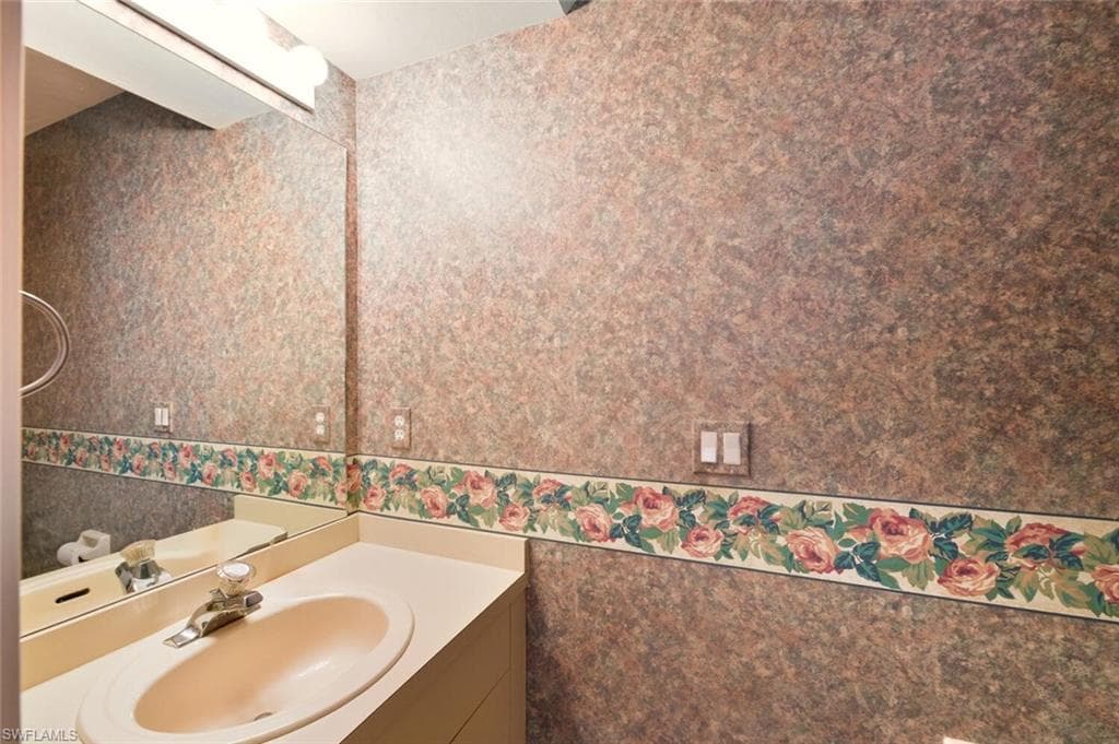 15048 Cloverdale DR, FORT MYERS FL 33919-13