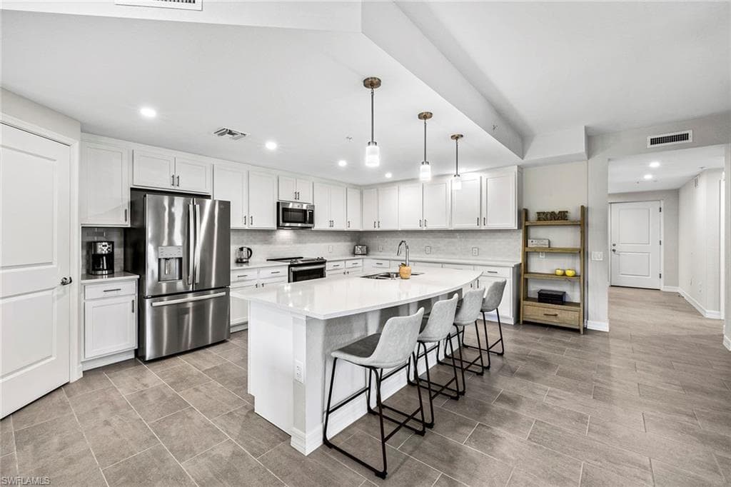 172 Indies DR E # 101, NAPLES FL 34114-8