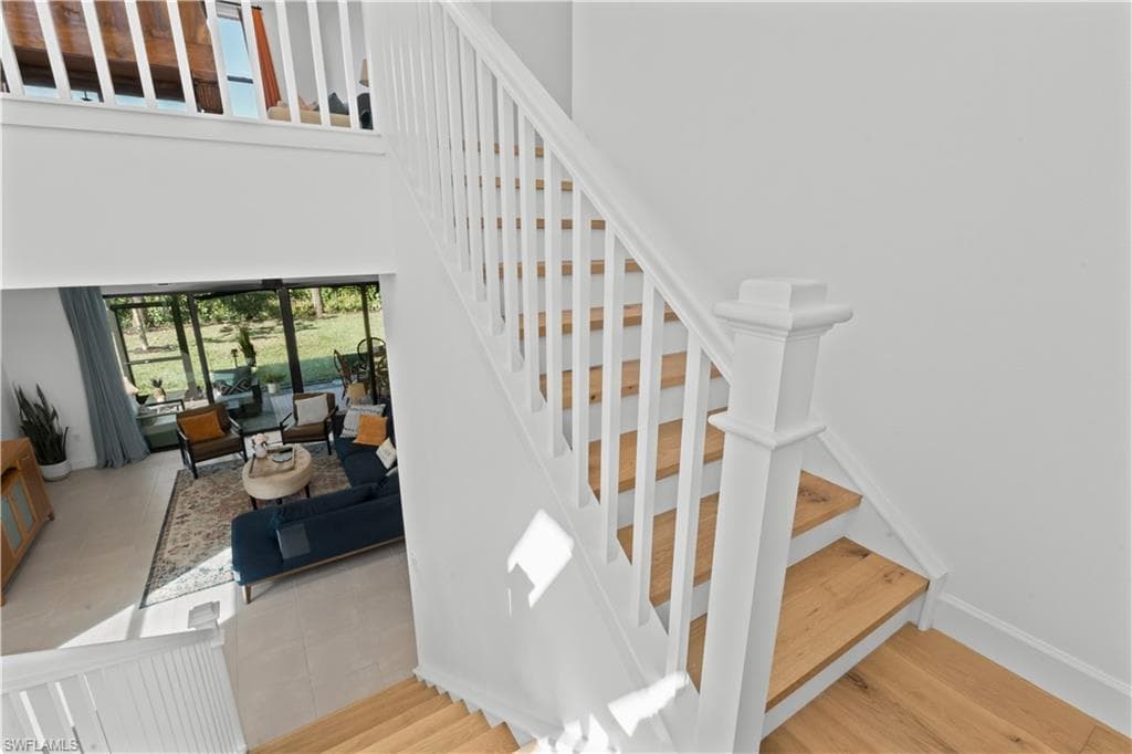 20860 Thistle Leaf LN-10
