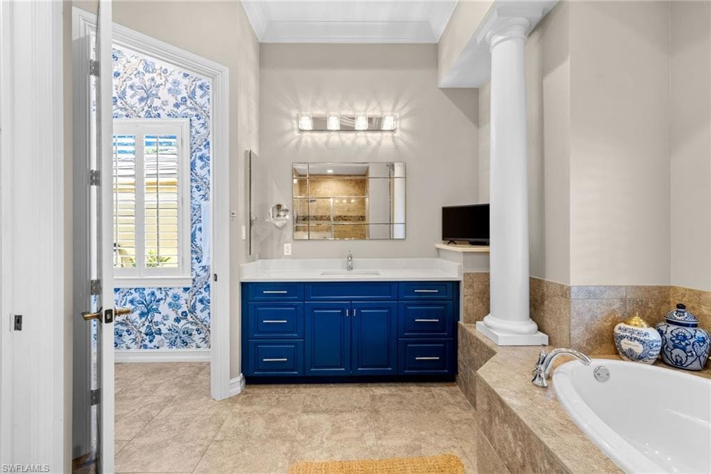 347 Saddlebrook LN, NAPLES FL 34110-16