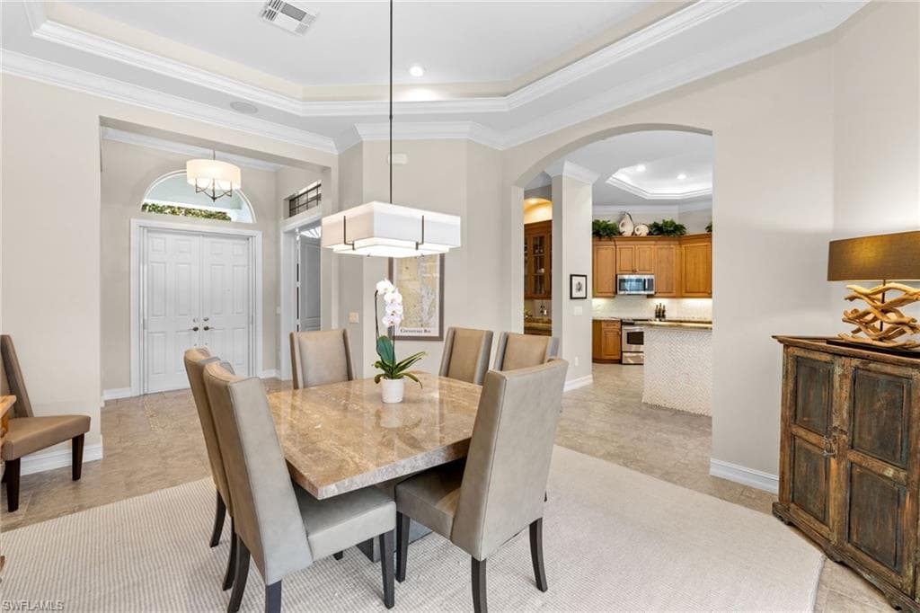 347 Saddlebrook LN, NAPLES FL 34110-4