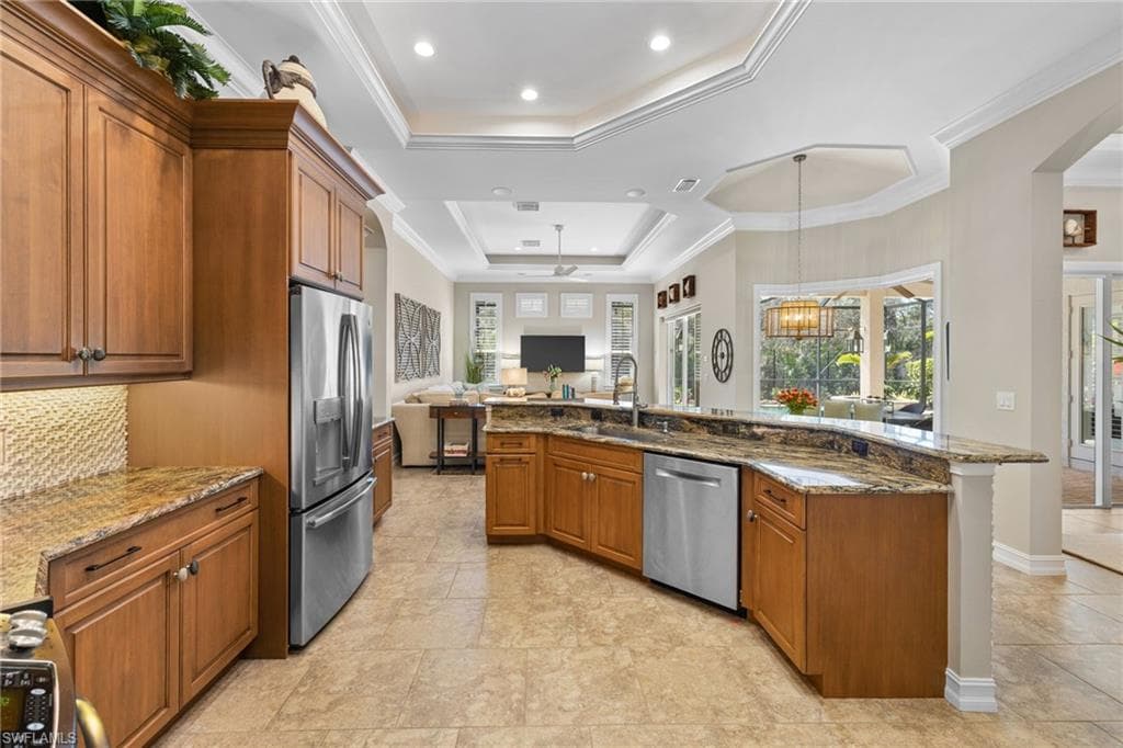 347 Saddlebrook LN, NAPLES FL 34110-7