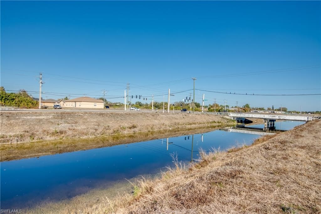 3015 8th ST SW, LEHIGH ACRES FL 33976-33