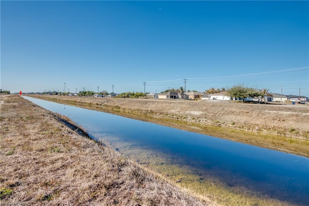 3015 8th ST SW, LEHIGH ACRES FL 33976-32