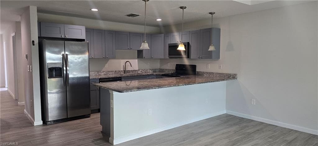 1139 Abrams BLV BLVD, LEE FL 33971-7