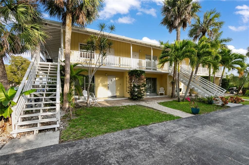 1360 Chesapeake AVE, NAPLES FL 34102-21