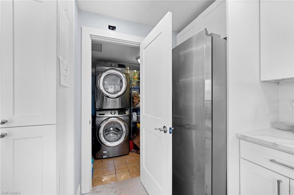 1360 Chesapeake AVE, NAPLES FL 34102-20