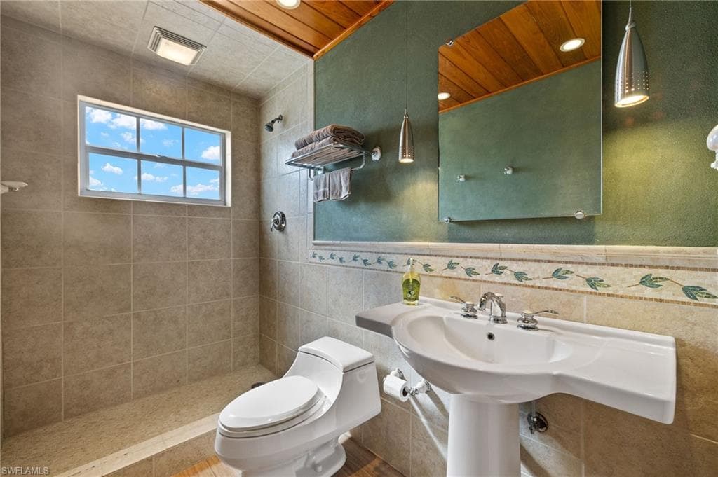 675 Randy LN, FORT MYERS BEACH FL 33931-26