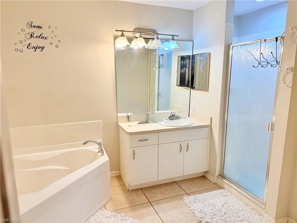 126 Zenith CIR, FORT MYERS FL 33913-9