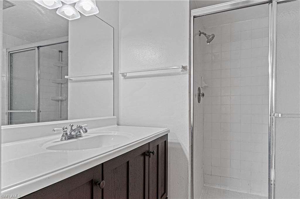 225 TURTLE LAKE CT # 209, NAPLES FL 34105-5