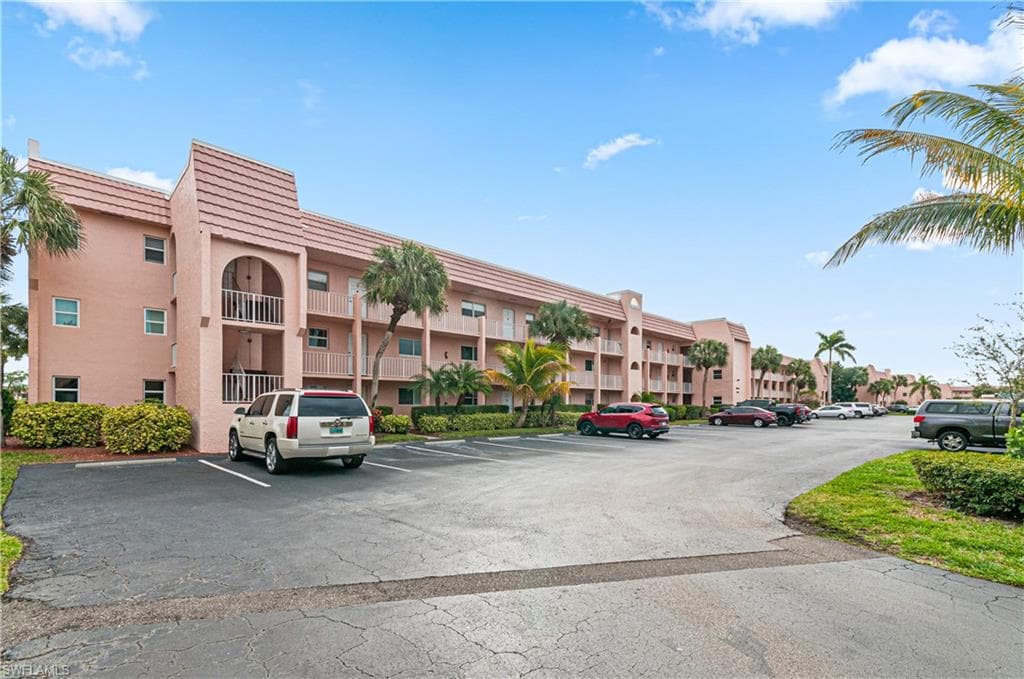 225 TURTLE LAKE CT # 209, NAPLES FL 34105-12