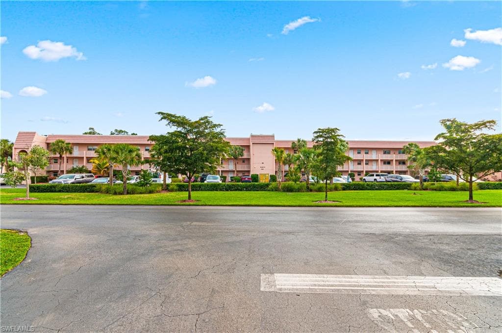 225 TURTLE LAKE CT # 209, NAPLES FL 34105-11