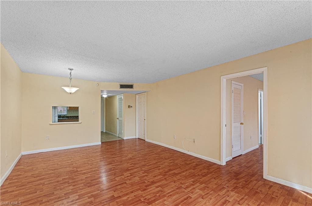 225 TURTLE LAKE CT # 209, NAPLES FL 34105-2