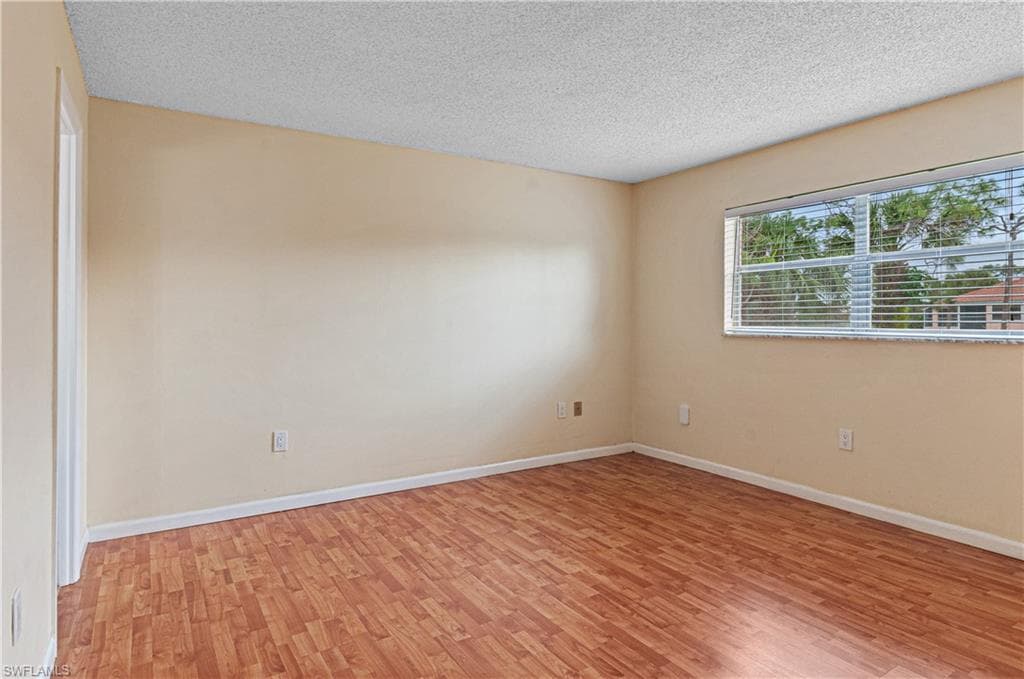 225 TURTLE LAKE CT # 209, NAPLES FL 34105-4