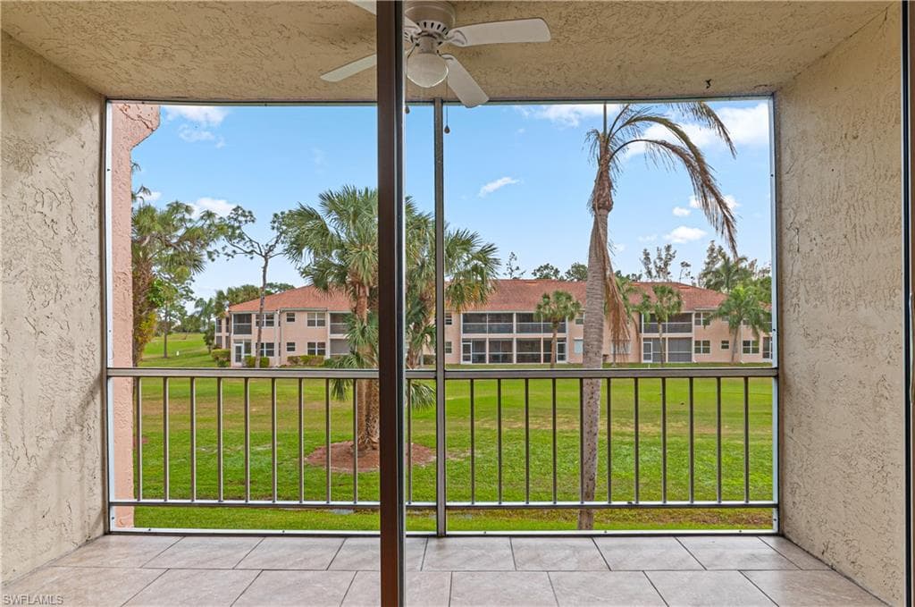 225 TURTLE LAKE CT # 209, NAPLES FL 34105-9