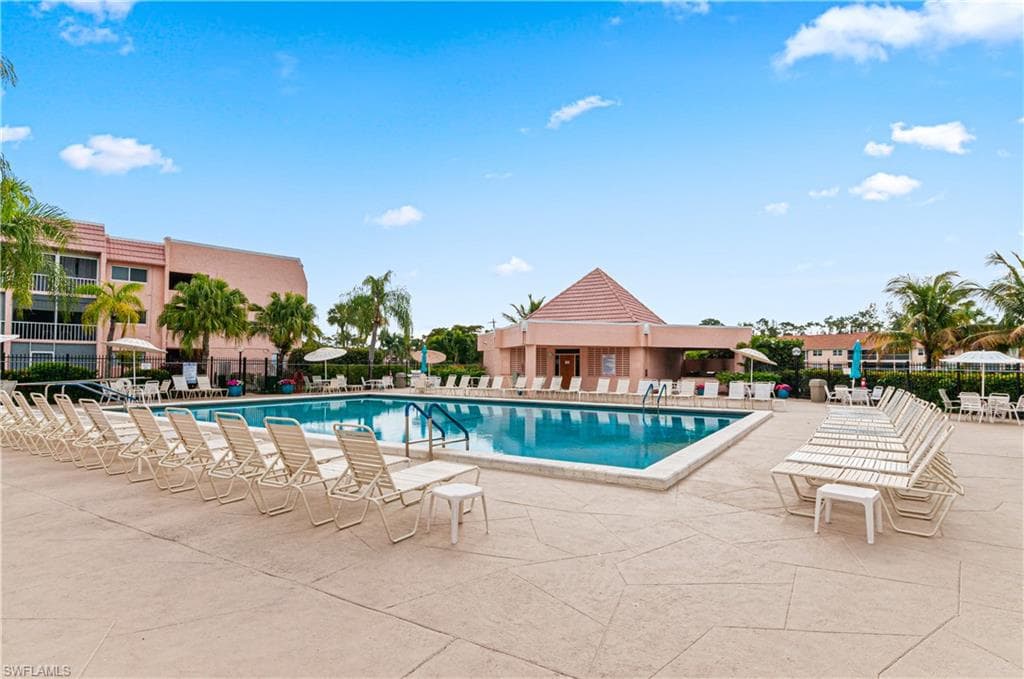 225 TURTLE LAKE CT # 209, NAPLES FL 34105-14