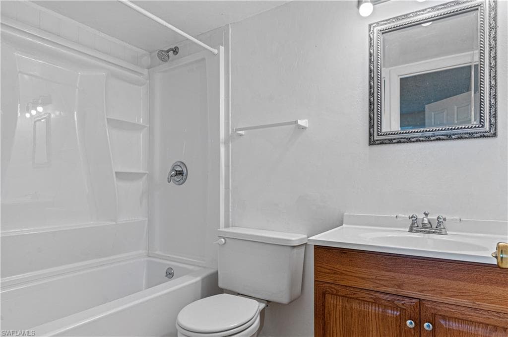 225 TURTLE LAKE CT # 209, NAPLES FL 34105-7