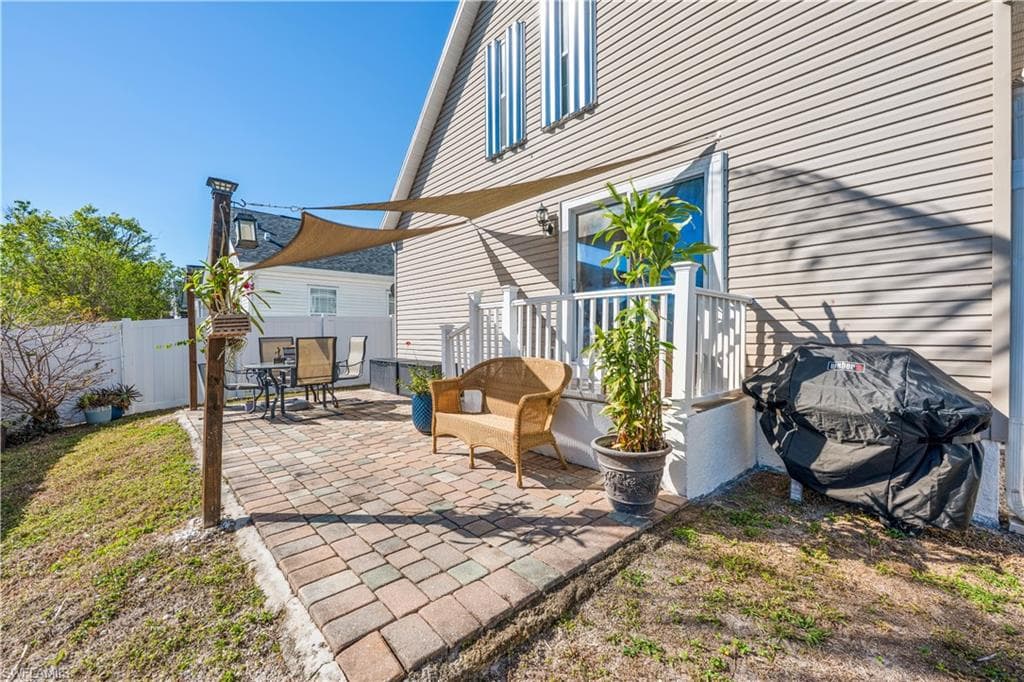 150 Leawood CIR, NAPLES FL 34104-1