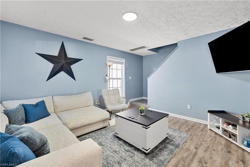 150 Leawood CIR, NAPLES FL 34104-2