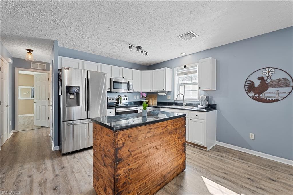 150 Leawood CIR, NAPLES FL 34104-4