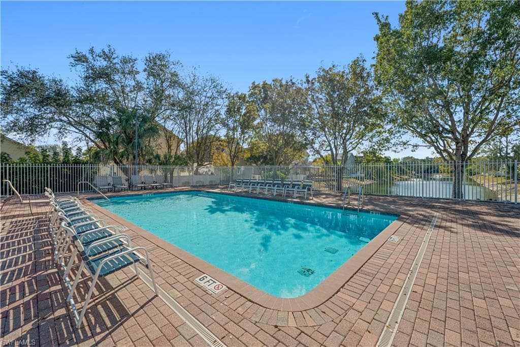 150 Leawood CIR, NAPLES FL 34104-17
