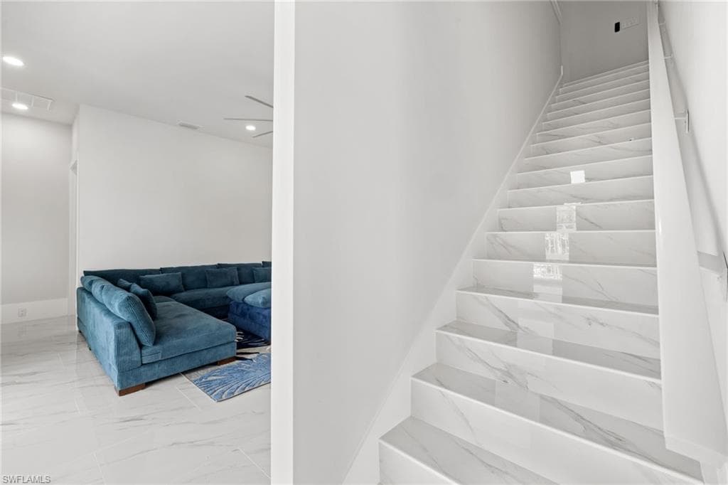 137 Hibiscus DR-32