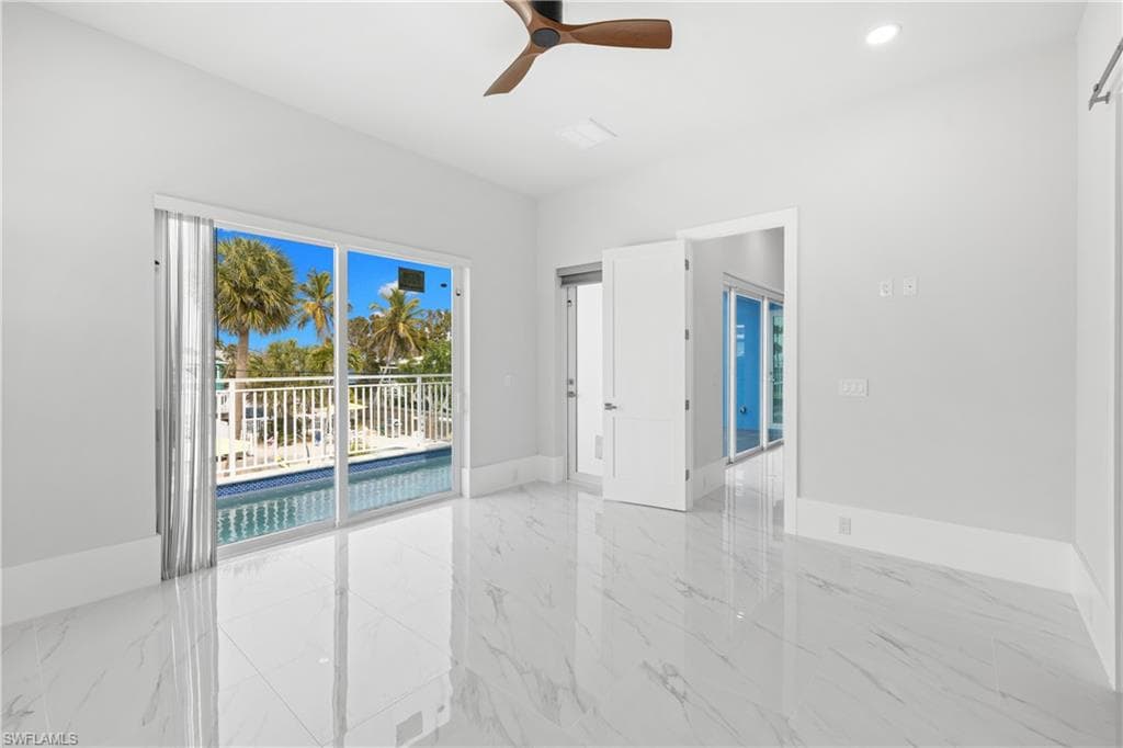 137 Hibiscus DR-10