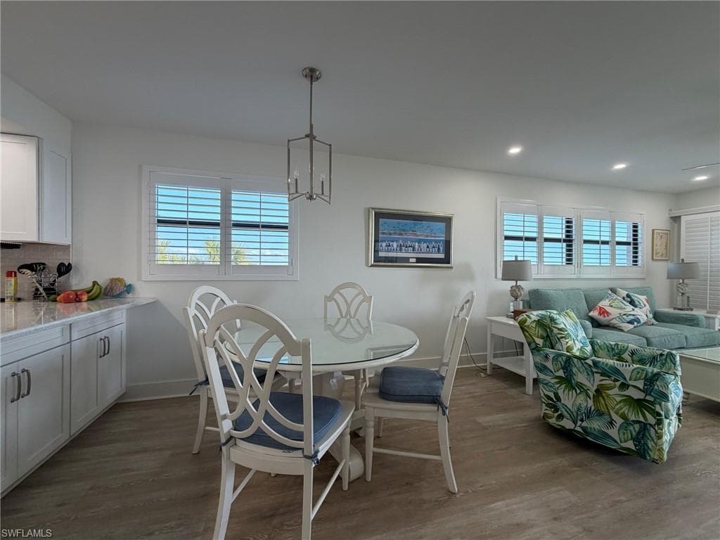 2230 Camino Del Mar DR, SANIBEL FL 33957-5