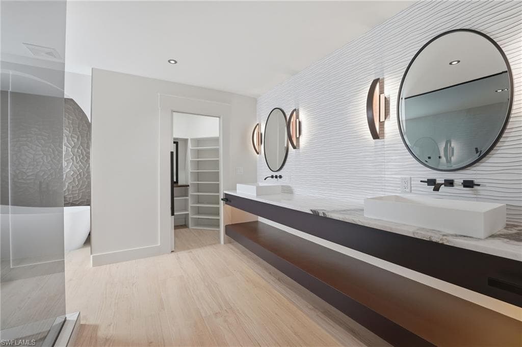 2795 N Beach RD # B, ENGLEWOOD FL 34223-16