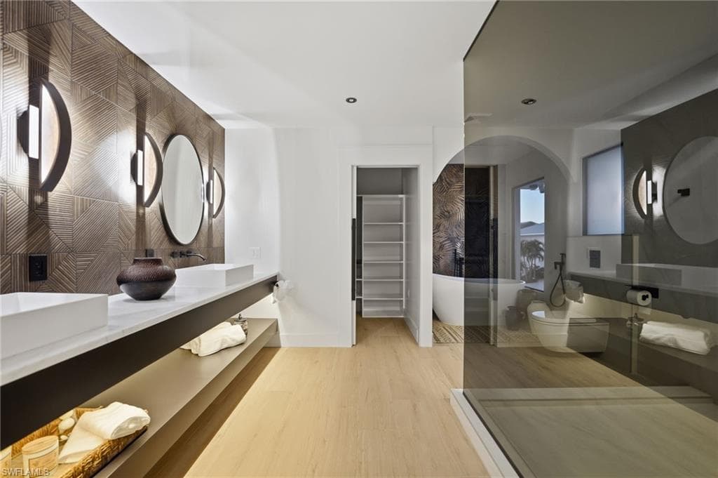 2795 N Beach RD # B, ENGLEWOOD FL 34223-30