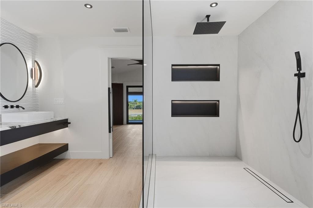 2795 N Beach RD # B, ENGLEWOOD FL 34223-20