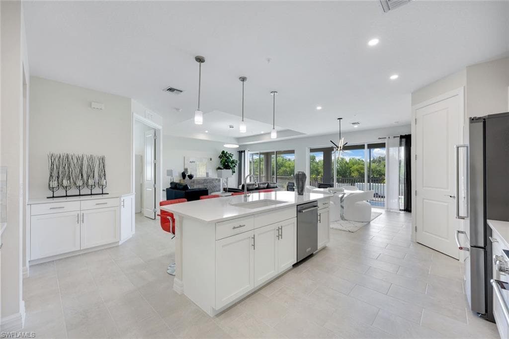 316 Indies DR W 201-6
