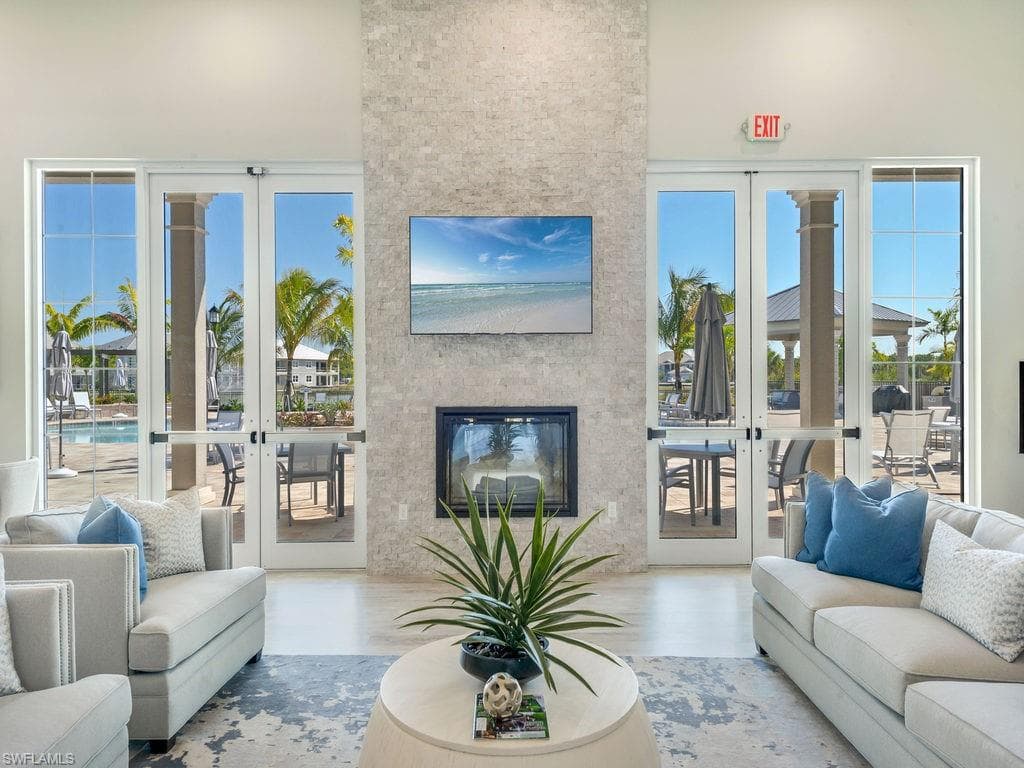 316 Indies DR W 201-25