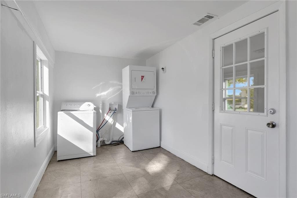 2933 Jackson ST-5