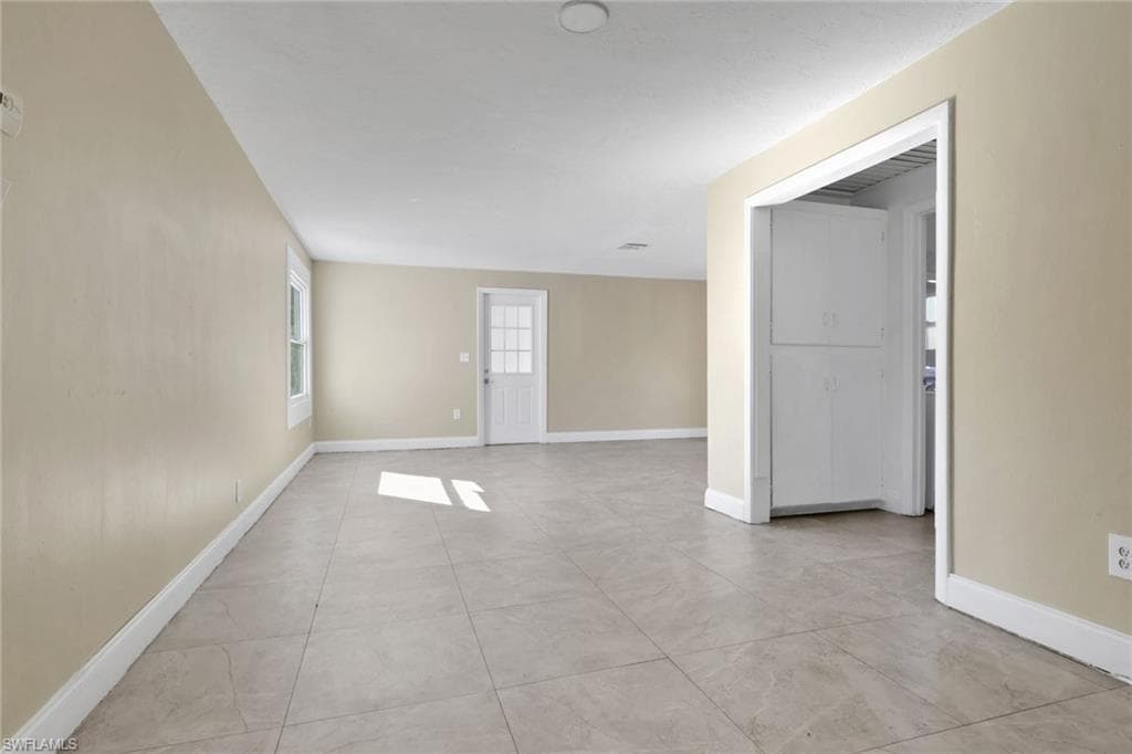 2933 Jackson ST-11
