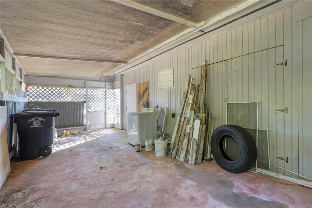 2933 Jackson ST-35
