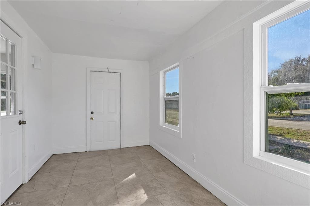 2933 Jackson ST-4