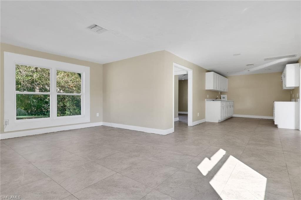 2933 Jackson ST-8