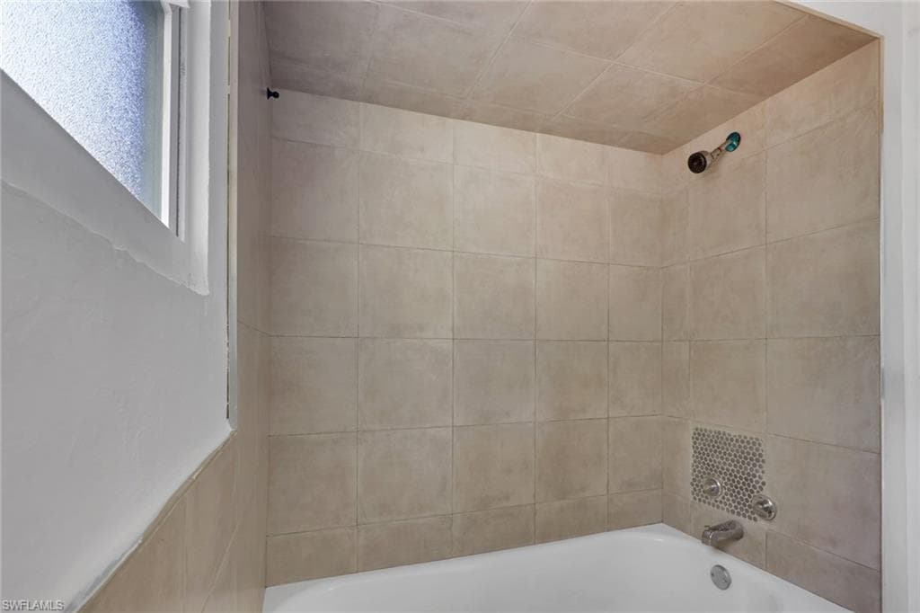 2933 Jackson ST-23