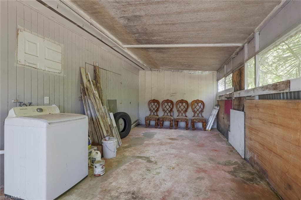 2933 Jackson ST-34