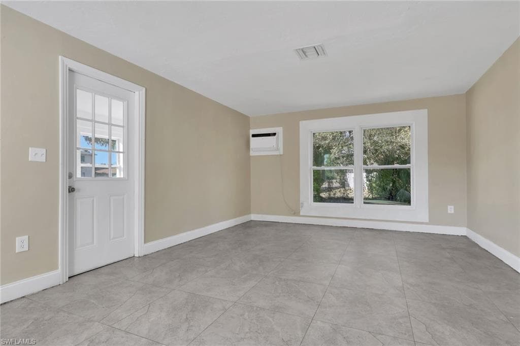 2933 Jackson ST-7