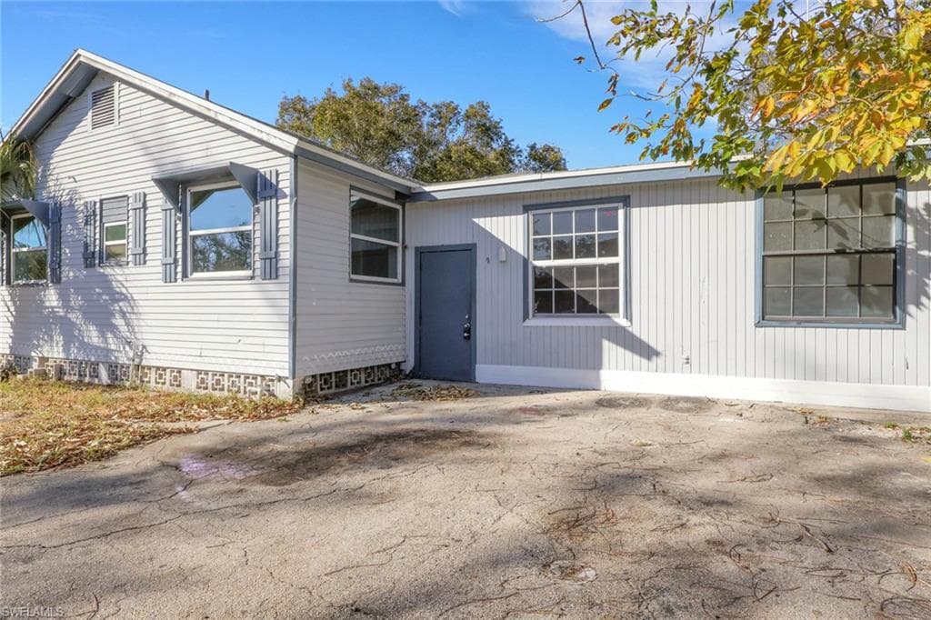 2933 Jackson ST-24