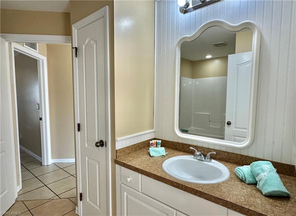 2015 Xelda AVE N, LEHIGH ACRES FL 33971-35