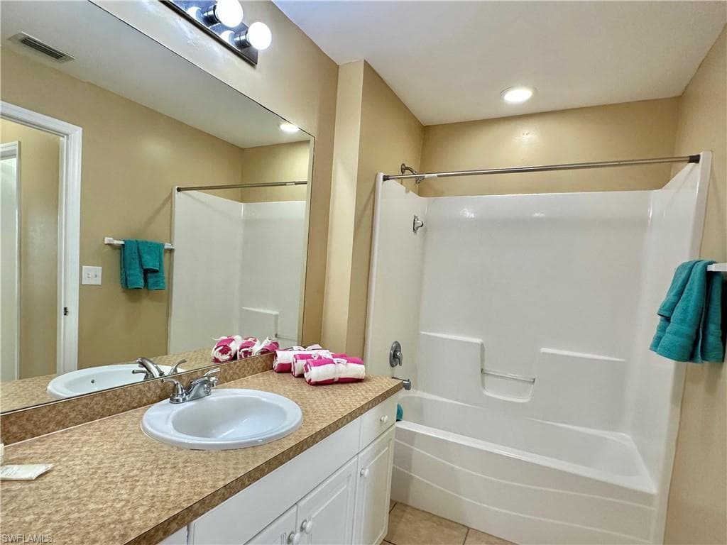 2015 Xelda AVE N, LEHIGH ACRES FL 33971-19