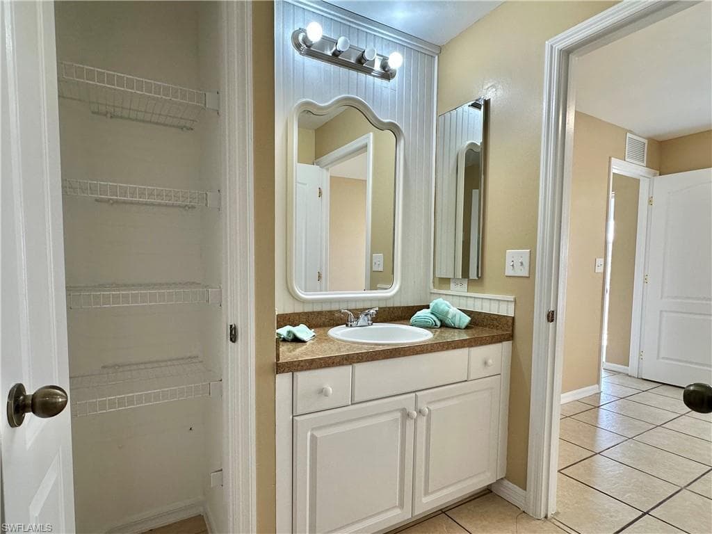 2015 Xelda AVE N, LEHIGH ACRES FL 33971-39