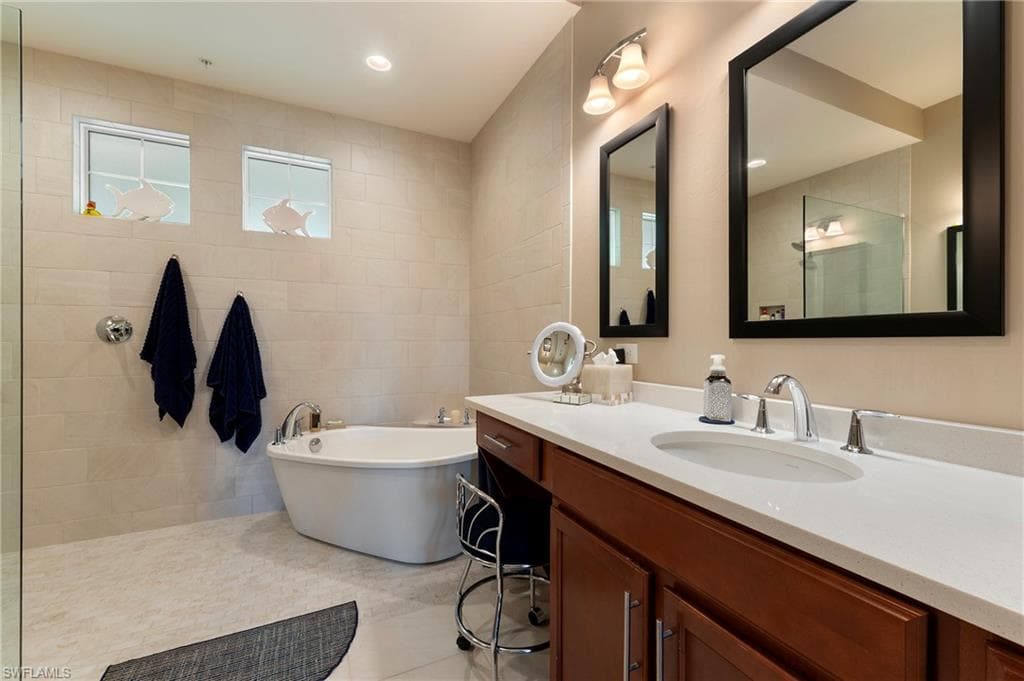 21490 Strada Nuova CIR # 309, ESTERO FL 33928-17